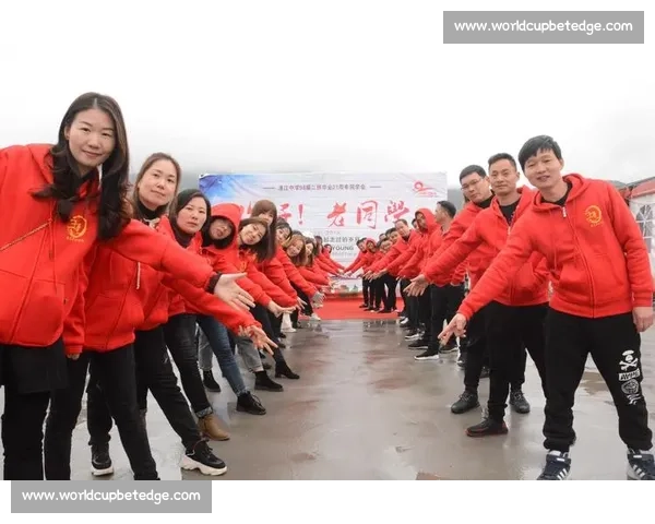 情感瞬间：退役选手泪洒赛场，致敬我们逝去的青春